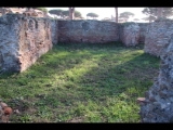 05081 ostia - regio i - insula xix - horrea dei mensores (i,xix,4) - ostseite - 5. raum von sueden - hinterer raum - bli ri sueden - 01-2024.jpg